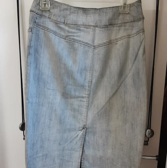 Acid wash Jean skirt - Picture 2 of 4